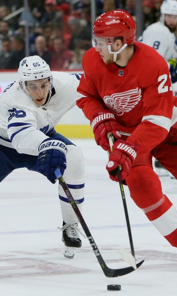 Maple Leafs beat Red Wings 5-2 to snap 3-game skid